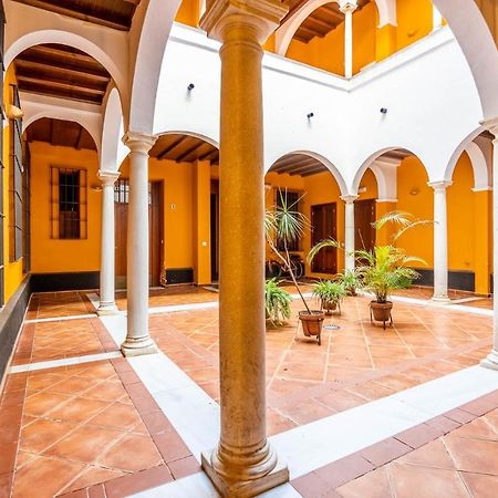 Palacios Malaver Suite Home Sevilla Bagian luar foto