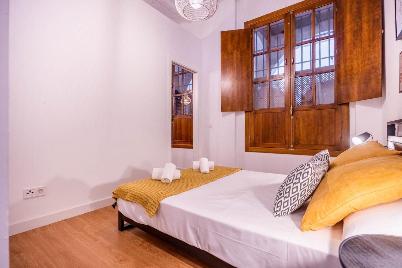 Palacios Malaver Suite Home Sevilla Bagian luar foto