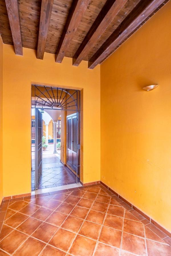 Palacios Malaver Suite Home Sevilla Bagian luar foto