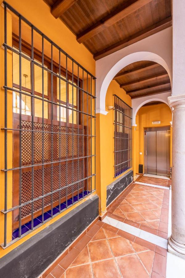 Palacios Malaver Suite Home Sevilla Bagian luar foto